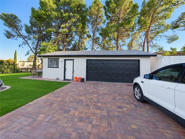 9035 West Hammer Lane, Las Vegas, NV 89149