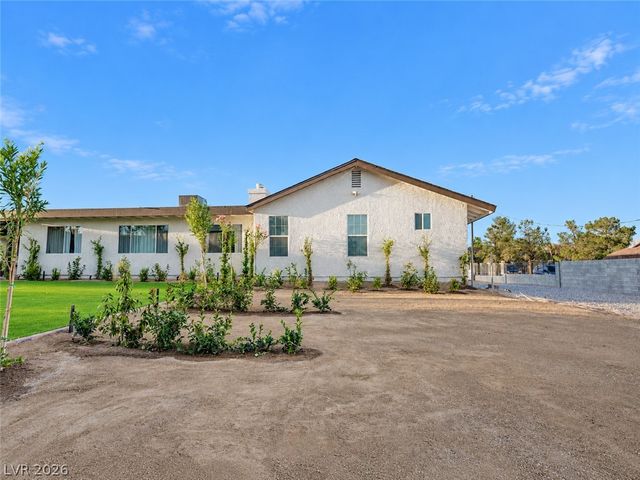 9035 West Hammer Lane, Las Vegas, NV 89149