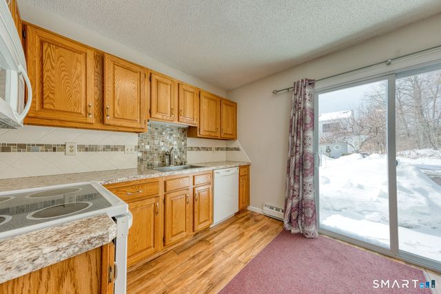 565 Clark Avenue APT 13, Bristol, CT 06010