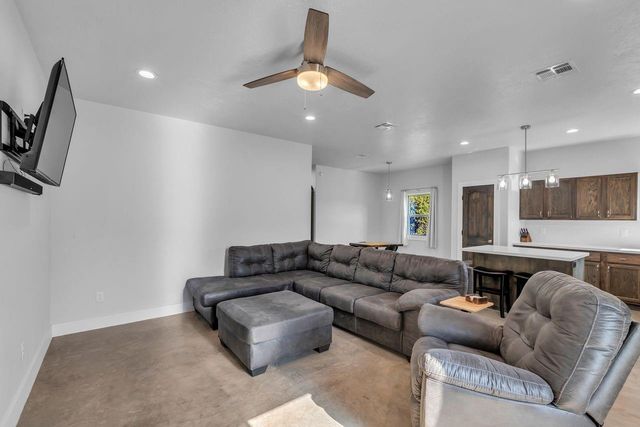 251 Roy Webb Road, Huntsville, TX 77320