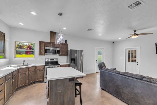251 Roy Webb Road, Huntsville, TX 77320