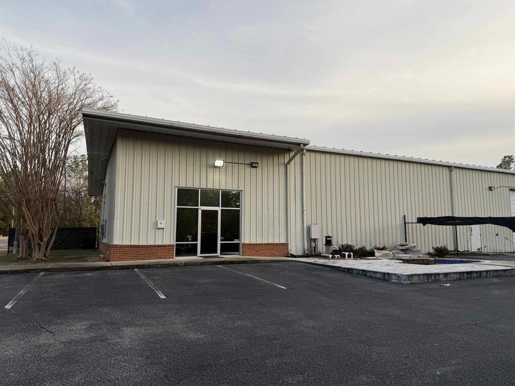 2769 Manufacturer Court, Tallahassee, FL 32310