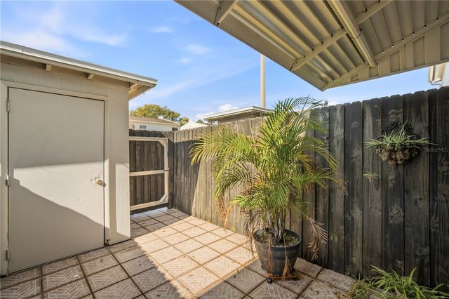 4521 W LA VILLA LANE, Tampa, FL 33611