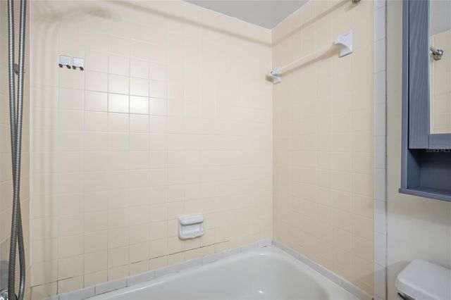 4521 W LA VILLA LANE, Tampa, FL 33611