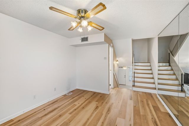 4521 W LA VILLA LANE, Tampa, FL 33611