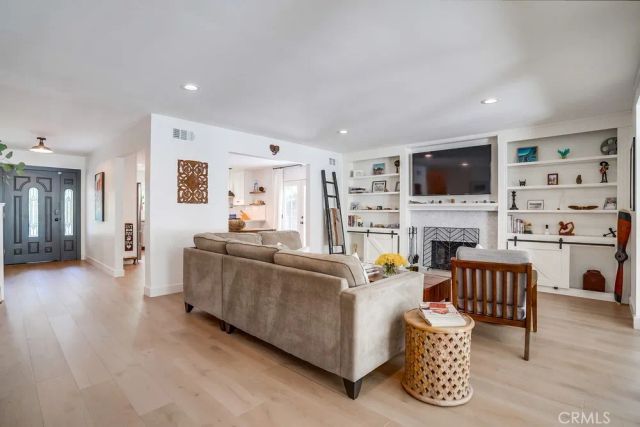 20619 Martha Street, Woodland Hills, CA 91367