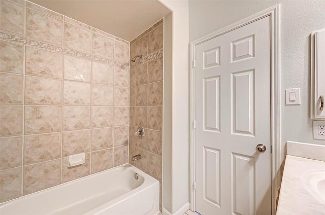 12707 Boheme Drive 301, Houston, TX 77024