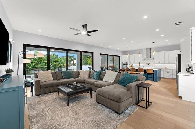 2707 RIDGEWOOD AVENUE, Tampa, FL 33602