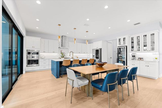 2707 RIDGEWOOD AVENUE, Tampa, FL 33602