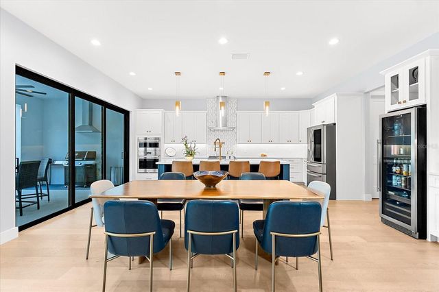 2707 RIDGEWOOD AVENUE, Tampa, FL 33602