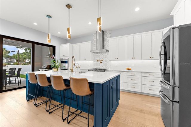 2707 RIDGEWOOD AVENUE, Tampa, FL 33602