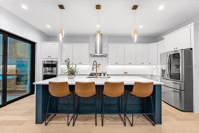 2707 RIDGEWOOD AVENUE, Tampa, FL 33602