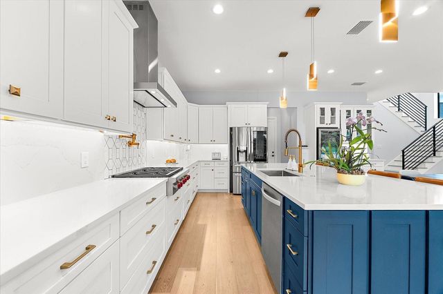 2707 RIDGEWOOD AVENUE, Tampa, FL 33602