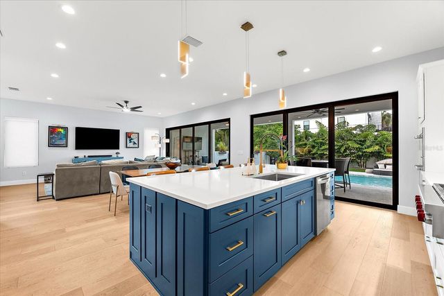 2707 RIDGEWOOD AVENUE, Tampa, FL 33602