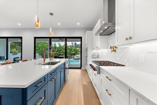 2707 RIDGEWOOD AVENUE, Tampa, FL 33602