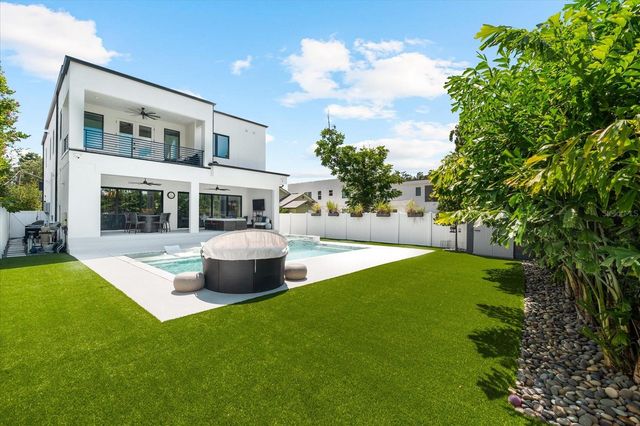 2707 RIDGEWOOD AVENUE, Tampa, FL 33602