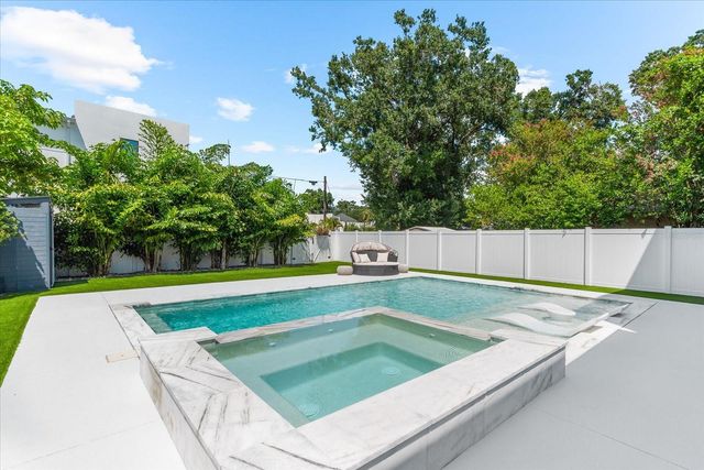 2707 RIDGEWOOD AVENUE, Tampa, FL 33602