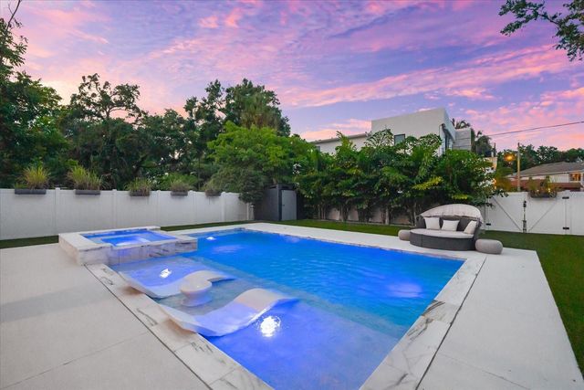 2707 RIDGEWOOD AVENUE, Tampa, FL 33602