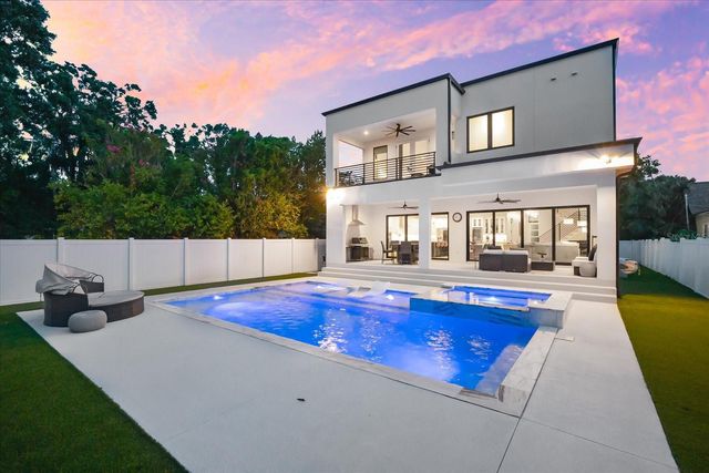 2707 RIDGEWOOD AVENUE, Tampa, FL 33602