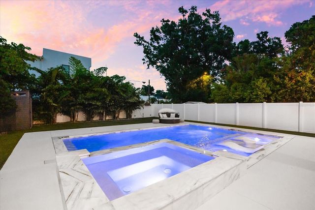 2707 RIDGEWOOD AVENUE, Tampa, FL 33602