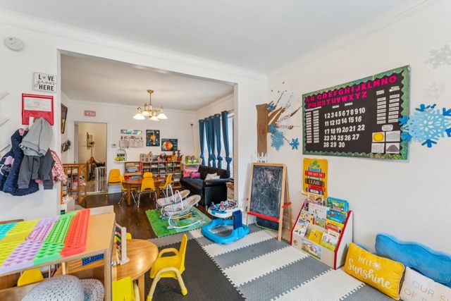 5222 W BERTEAU Avenue, Chicago, IL 60641