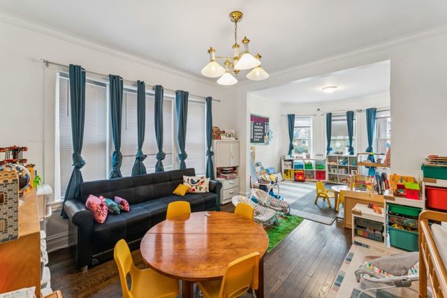 5222 W BERTEAU Avenue, Chicago, IL 60641