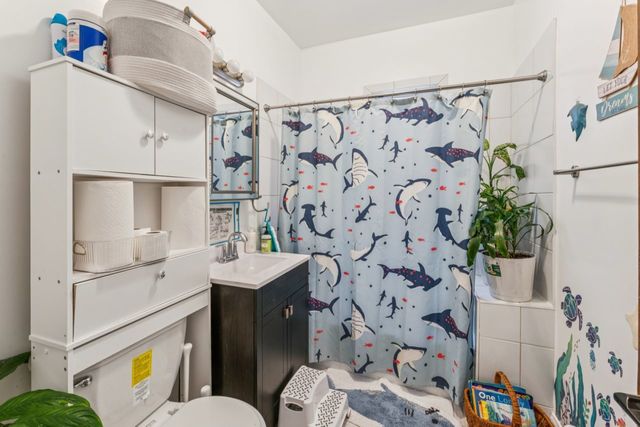 5222 W BERTEAU Avenue, Chicago, IL 60641