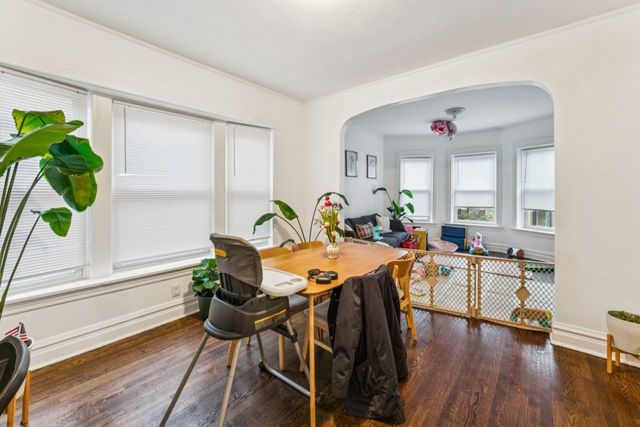 5222 W BERTEAU Avenue, Chicago, IL 60641