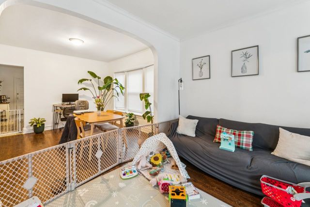 5222 W BERTEAU Avenue, Chicago, IL 60641