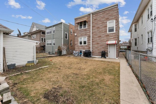 5222 W BERTEAU Avenue, Chicago, IL 60641