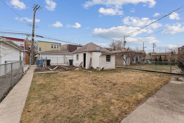 5222 W BERTEAU Avenue, Chicago, IL 60641