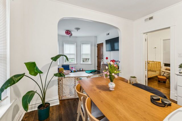 5222 W BERTEAU Avenue, Chicago, IL 60641