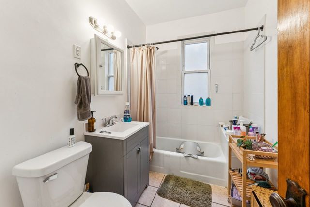 5222 W BERTEAU Avenue, Chicago, IL 60641