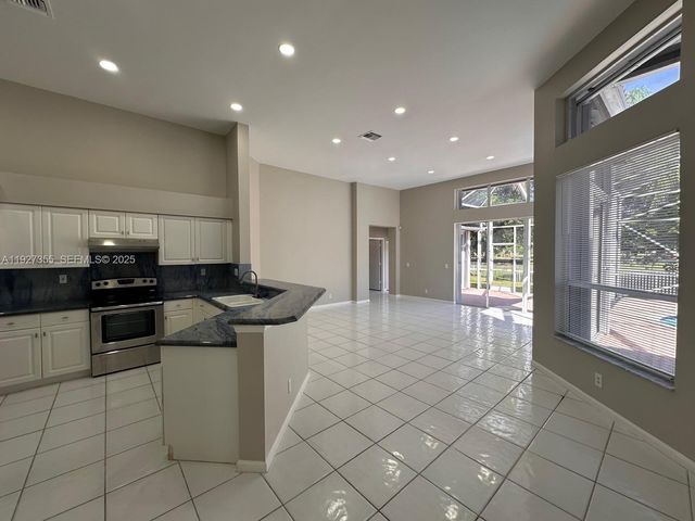 1081 SW 156th Ave, Pembroke Pines, FL 33027