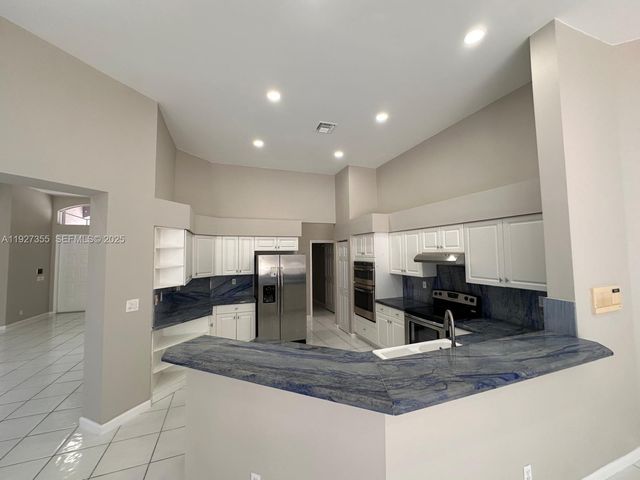 1081 SW 156th Ave, Pembroke Pines, FL 33027