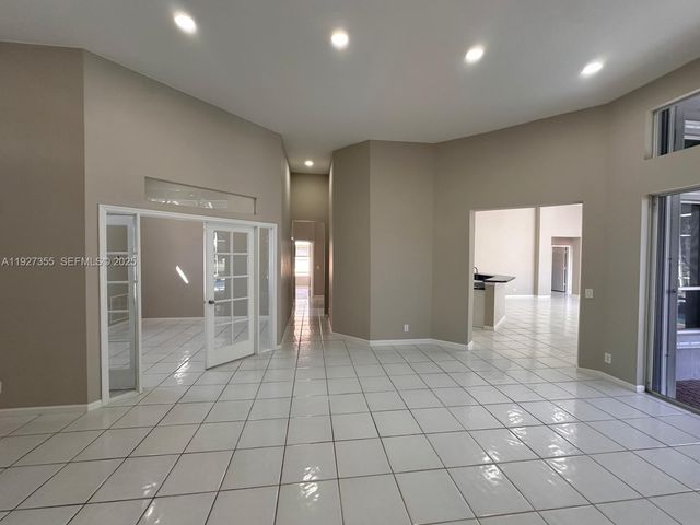 1081 SW 156th Ave, Pembroke Pines, FL 33027