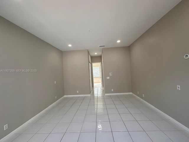 1081 SW 156th Ave, Pembroke Pines, FL 33027