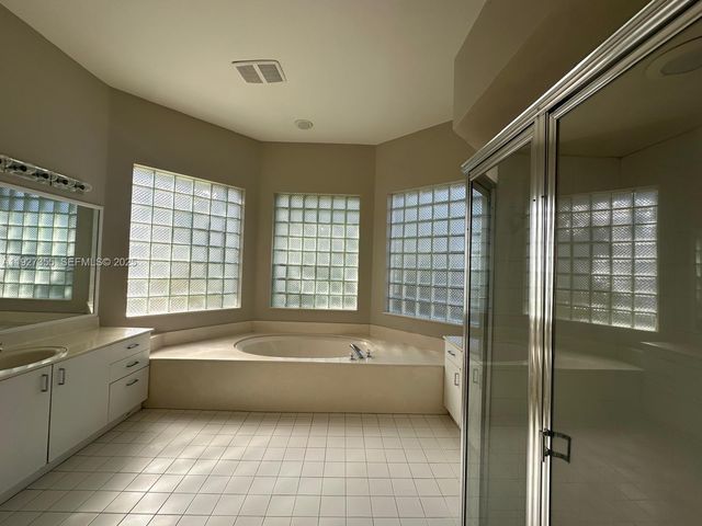 1081 SW 156th Ave, Pembroke Pines, FL 33027