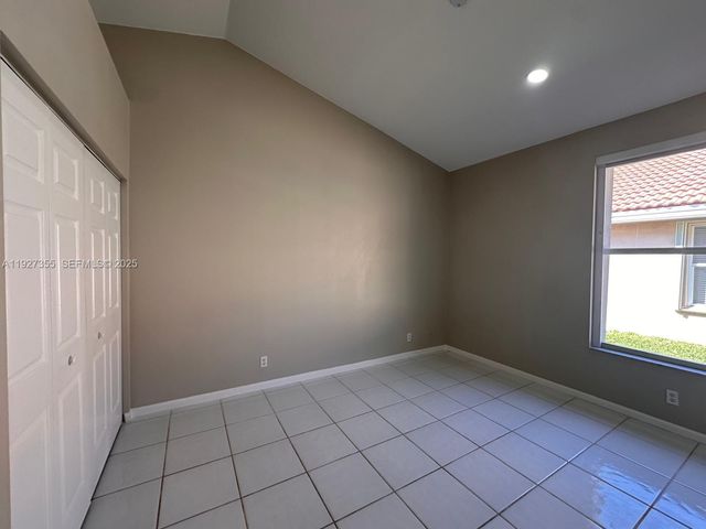 1081 SW 156th Ave, Pembroke Pines, FL 33027