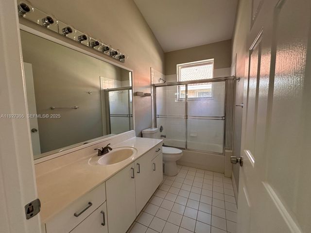 1081 SW 156th Ave, Pembroke Pines, FL 33027