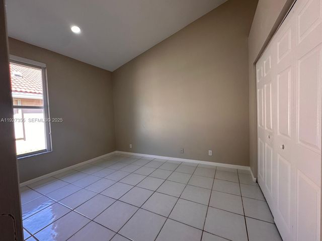 1081 SW 156th Ave, Pembroke Pines, FL 33027