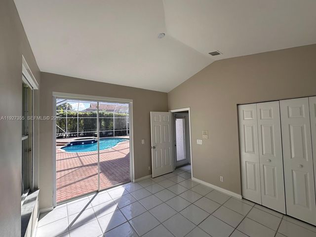 1081 SW 156th Ave, Pembroke Pines, FL 33027