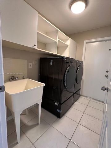 1081 SW 156th Ave, Pembroke Pines, FL 33027