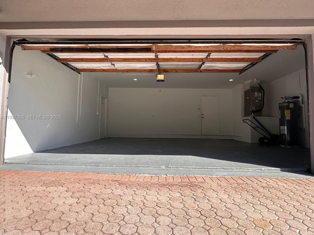 1081 SW 156th Ave, Pembroke Pines, FL 33027