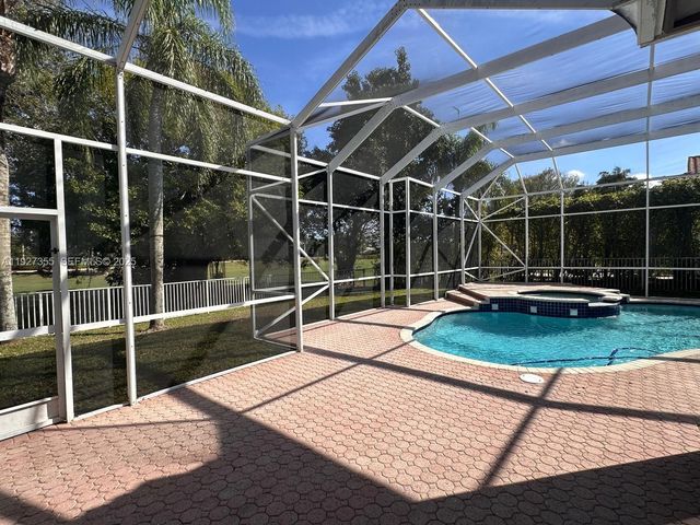 1081 SW 156th Ave, Pembroke Pines, FL 33027