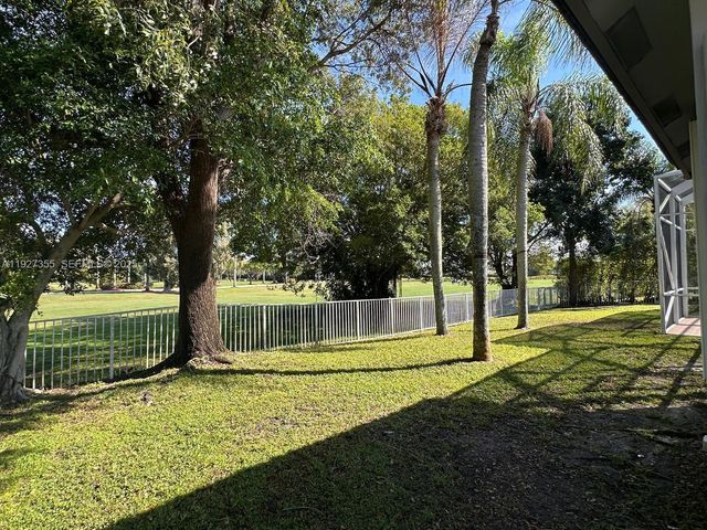 1081 SW 156th Ave, Pembroke Pines, FL 33027