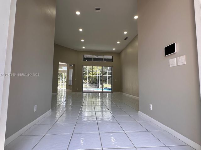 1081 SW 156th Ave, Pembroke Pines, FL 33027