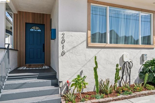 2010 Filbert, Oakland, CA 94607