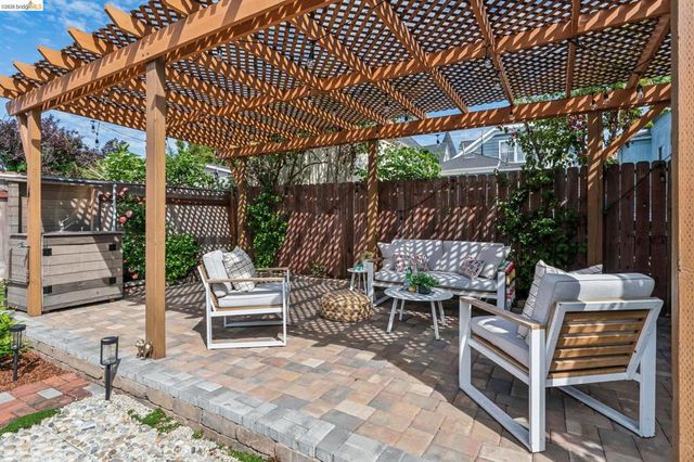 2010 Filbert, Oakland, CA 94607