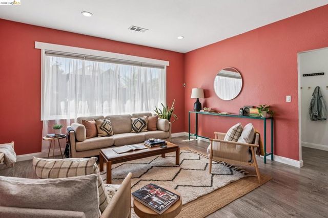 2010 Filbert, Oakland, CA 94607